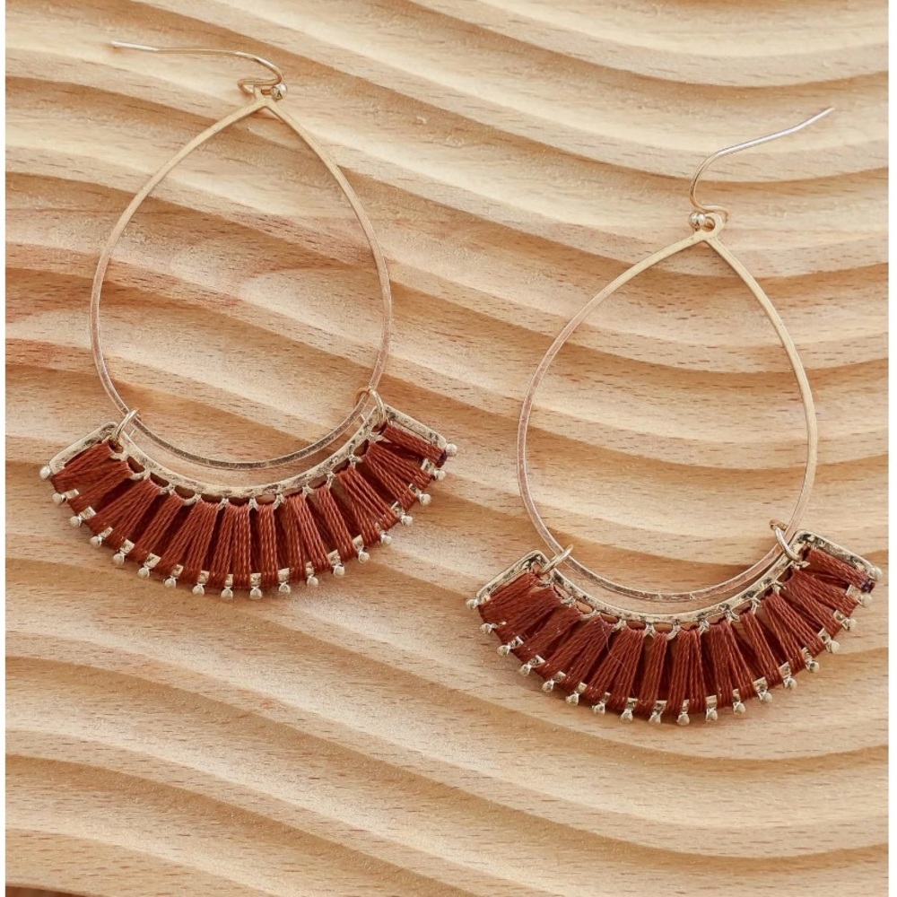 Hoop earring
NWT